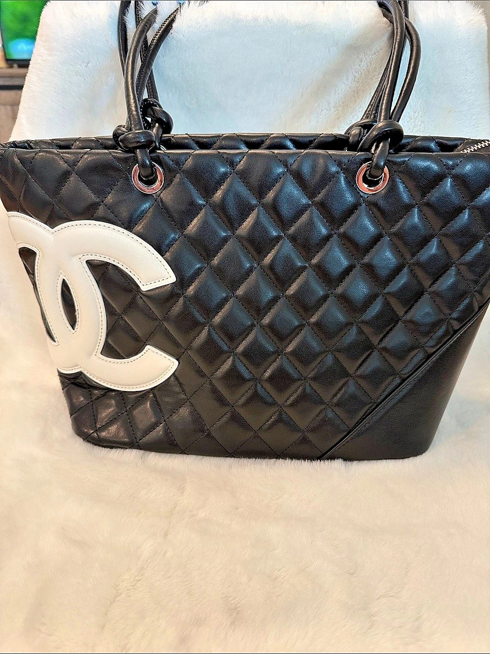 NWOT Source Unknown Large Tote Quilted Black & White